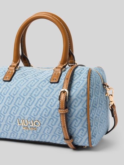 Produktfoto, Listonoszka w denimowym stylu Satchel in Denim-Optik Modell 'Evrim' od Liu Jo White z mieszanki bawełny, główna przegroda z zamkiem błyskawicznym, odpinany pasek na ramię, detal z logo, szerokość 27 cm, długość 17 cm, głębokość 16 cm, długość paska 120 cm.
