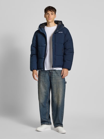 REVIEW Steppjacke mit Label-Stitching und Reißverschlusstaschen Marine 1