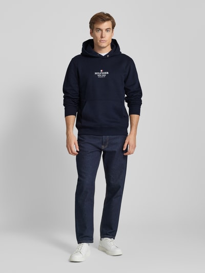 Tommy Hilfiger Hoodie mit Label-Print und Känguru-Tasche Marine 1