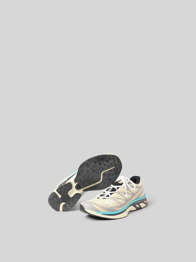 Produktfoto, Sneaker mit Kontrastbesatz von MM6 Maison Margiela in Beige mit abgerundeter Form, Schnürverschluss, Label-Details, strukturierte Sohle, Absatzhöhe 4 cm, Schafthöhe 8 cm, Herren Sneaker