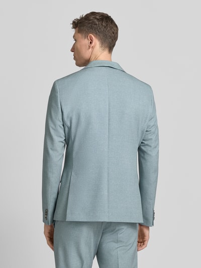 Männermodel trägt Sakko mit Pattentaschen Modell 'NICK' von Zuitable in Hellblau, feine Textur, Rückenansicht, Ganzkörperansicht Rückansicht. Material-Mix mit Viskose-Anteil, gerader Schnitt, Reverskragen, Rückenlänge 71 cm, Schulterbreite 44 cm, Ärmellänge 65 cm.