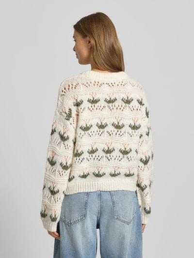 Vero Moda Sweter z dzianiny o kroju regular fit z ażurowym wzorem model ‘IDELLE’ Złamany biały 5