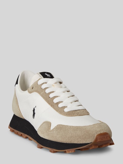 Produktfoto, Sneaker mit Schnürverschluss Modell 'PRL TRAIL 125' von Polo Ralph Lauren, skórzany mix, zaokrąglony nosek, detale z logo, sznurowanie, fakturowana podeszwa, wysokość obcasa w rozmiarze 40: 4 cm, wysokość cholewki w rozmiarze 40: 8 cm, szerokość w rozmiarze 40: 7 cm, beżowe, białe i czarne kolory, wyraźna tekstura zamszu