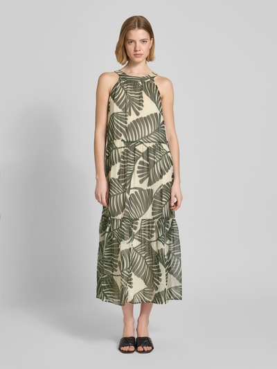 Frauenmodel trägt Relaxed Fit Midikleid mit floralem Allover-Print von Christian Berg Woman Selection in Beige und Grün, ärmellos, Rundhalsausschnitt, Falten-Optik, Ganzkörperansicht von vorne.