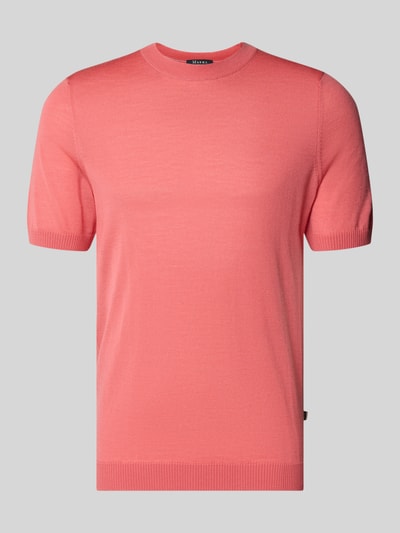 Produktfoto, gebreid shirt met ronde hals van MAERZ Muenchen, heren slim fit, ribboordjes, labeldetail, ruglengte maat 50: 66 cm, effen koraalroze