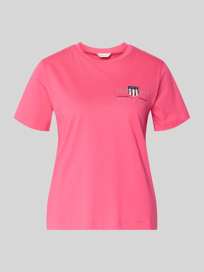Produktfoto, T-Shirt mit Rundhalsausschnitt und Label-Stitching von Gant in Pink, Reine Baumwolle, Regular-Fit, Rückenlänge 57 cm bei Größe S.