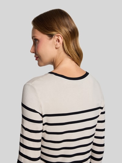 Betty Barclay Langarmshirt mit appliziertem Frontmotiv Sand 6