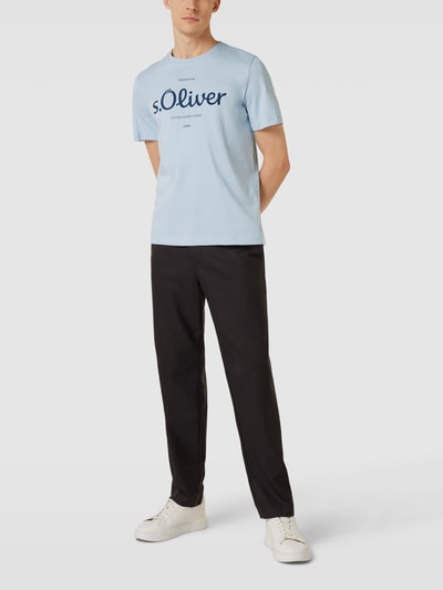 s.Oliver RED LABEL T-Shirt mit Label-Print Hellblau 1