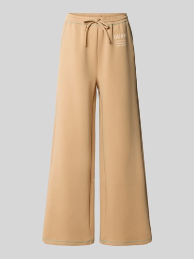 Produktfoto, Wide Fit Sweatpants aus Baumwoll-Mix Modell 'Gunda' von GUIDO MARIA KRETSCHMER WOMAN, beige, glatte Textur, elastischer Bund, Logo-Print, Eingrifftaschen, schlichte Form, Damen Sweatpants, elastischer Tunnelzug, breite Beine