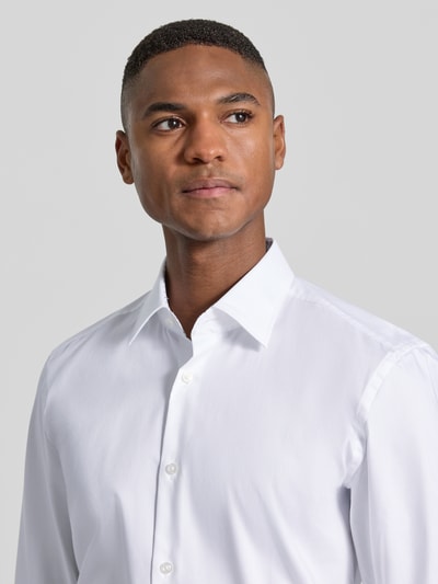 BOSS Koszula biznesowa o kroju slim fit z bardzo długim rękawem model ‘HANK’ Biały 3