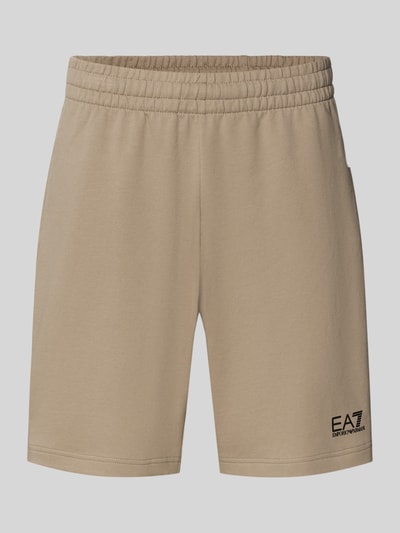 Produktfoto, Szorty z elastycznym pasem i logo od EA7 Emporio Armani z bawełny, krój regular fit, beżowy kolor, szerokość w pasie 41 cm, długość wewnętrzna nogawki 24 cm