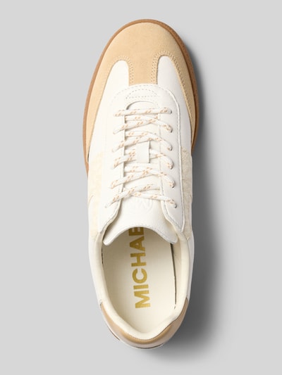 Produktfoto, Sneaker mit Kontrastbesatz Modell 'JOVIE' van MICHAEL Michael Kors, afgeronde vorm, vetersluiting, logoprint, labelopschrift, structuurzool, hakhoogte maat 40: 2 cm, schachthoogte maat 40: 7 cm, schachtbreedte maat 40: 9 cm, kleuren beige en wit, glad en suède texturen