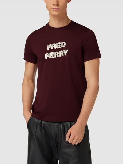 Fred Perry T Shirt mit Label Print bordeaux rot online kaufen