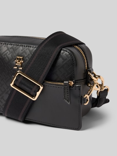 Tommy Hilfiger Kameratasche mit großflächiger Logo-Prägung Black 3