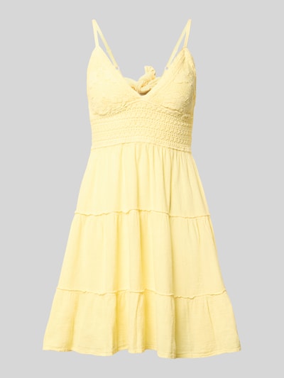 Produktfoto, Minikleid mit rückseitigem Cut Out von Apricot in hellem Gelb, Baumwolle, tailliert, Häkelspitze, Spaghettiträger, V-Ausschnitt.