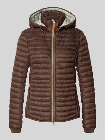 Produktfoto, Slim Fit Steppjacke mit Zweiwege-Reißverschluss von camel active in Braun mit Kapuze, Reißverschlusstaschen und elastischen Ärmelabschlüssen, gesteppte Struktur, Damen Steppjacke, Vorderansicht