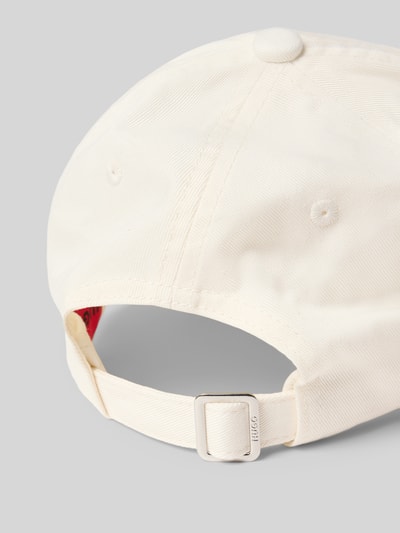 Produktfoto, Basecap aus reiner Baumwolle Modell 'CARA-VALENTINE' von HUGO in Unifarbe, Label-Prägung, verstellbarer Riegel, Detailaufnahme