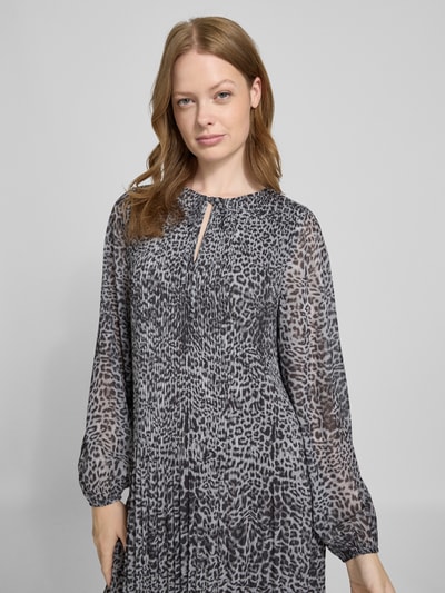 comma Knielanges Kleid mit Plisseefalten Black 3