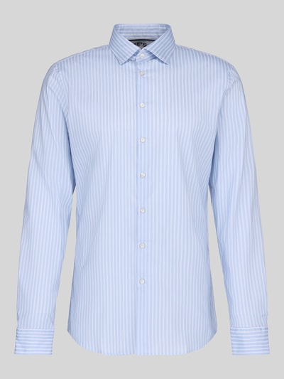 Produktfoto, Slim Fit Businesshemd mit extra langem Arm von Jake*s in Hellblau mit weißen Streifen, Kentkragen, elastischer Material-Mix