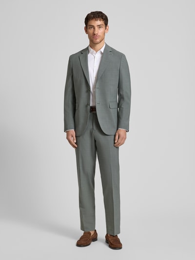 Männermodel trägt Slim Fit Anzughose mit Woll-Anteil Modell 'Awesley' von Matinique in Grau, Material-Mix, Ganzkörperansicht von vorne. Herren Anzughose mit Hakenverschluss, Französische Eingrifftaschen, Bundweite 40 cm, Innenbeinlänge 65 cm, Größe 50.