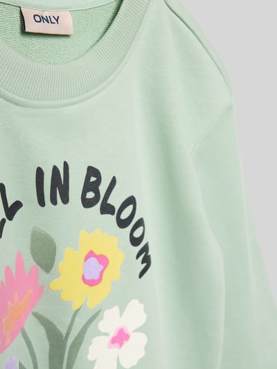 Productfoto, Regular Fit sweatshirt uit katoenmix Model 'GRUTHALINA' van ONLY, look: effen, motiefprint, ronde hals, lange mouw, geribde rompzoom, sweatmateriaal, kleur lichtgroen, bloemenprint op borst