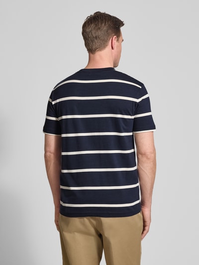 Męski t-shirt Regular Fit T-Shirt mit Logo-Stitching von Gant, bawełna, krój regular fit, wyhaftowane logo, okrągły dekolt, długość tyłu w rozmiarze M: 68 cm, całkowity widok z tyłu