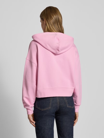 GUESS Jeans Bluza z kapturem o kroju relaxed fit z wyhaftowanym logo, model „Baker” Mocnoróżowy 5
