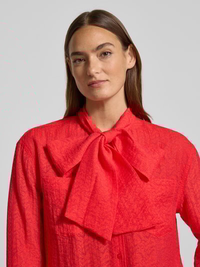 Christian Berg Woman Regular Fit Schluppenbluse aus Viskose-Mix Hellrot 3