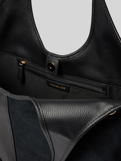 Produktfoto, Tote Bag mit Logo-Applikation Modell 'Henly' von MICHAEL Michael Kors, schwarze Leder-Textur, Innenfach mit Reißverschluss, Magnetverschluss sichtbar