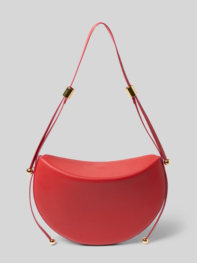 Produktfoto, Shoulder Bag mit Logo-Print Modell 'Moonstone' von FURLA in Rot, abgerundete Form, glatte Oberfläche, goldene Details, Hauptfach mit Magnetverschluss, verstellbarer Schulterriemen, Breite 31 cm, Länge 20 cm, Tiefe 3 cm, Riemenlänge 57 cm
