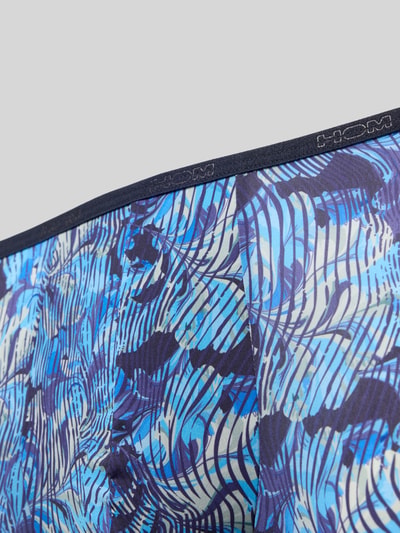 Produktfoto, Slim Fit Trunks mit Logo-Detail von HOM, abstraktes blaues Muster, elastischer Material-Mix, elastischer Bund