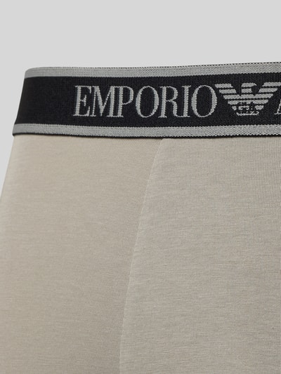 Produktfoto, Slim Fit Trunks mit Logo-Stitching im 3er-Pack von Emporio Armani, elastischer Baumwoll-Mix, cremefarben, Detailansicht.