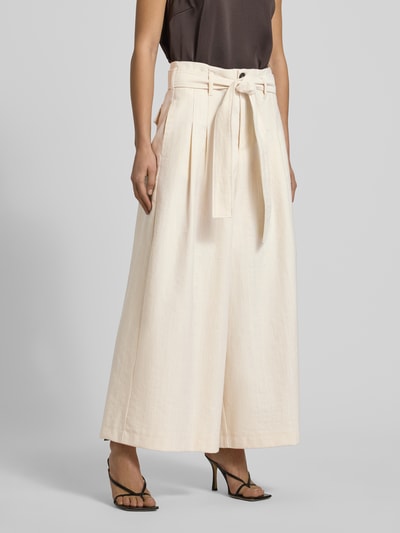 Frauenmodel trägt Regular Fit Weite Hose mit Bindegürtel Modell 'LEGENDA' von MAX&Co., Unifarben Melange, Twill, Ganzkörperansicht von vorne