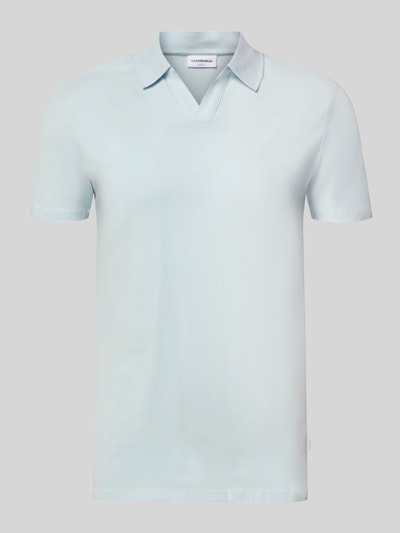 Produktfoto, Slim Fit Poloshirt mit V-Ausschnitt von Lindbergh im hellblauen Farbton aus Baumwoll-Elasthan-Mix mit Polokragen, Rückenlänge bei Größe M: 68 cm