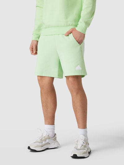 ADIDAS SPORTSWEAR Sweatshorts met labeldetail Lichtgroen - 4