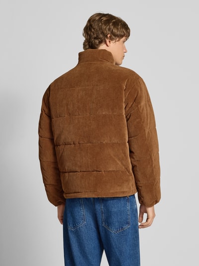 Tommy Jeans Relaxed Fit Steppjacke aus Cord Hellbraun 5