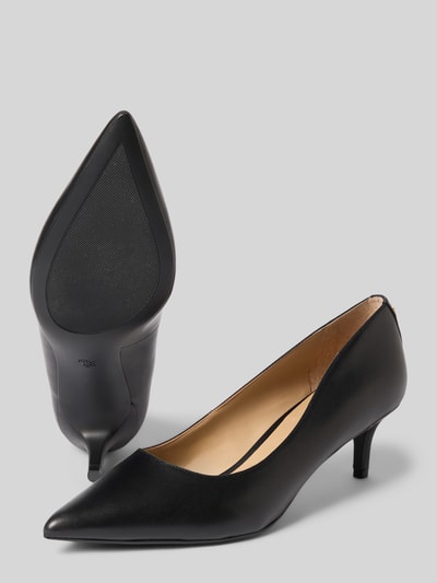 Produktfoto, Pumps aus Leder mit elastischem Riemen Modell 'ADRIENNE' von Lauren Ralph Lauren in Schwarz, spitze Schuhspitze, Pfennigabsatz, Absatzhöhe: 7 cm, Schafthöhe: 7 cm, Schaftweite: 4 cm, Damen, glatte Oberflächenstruktur