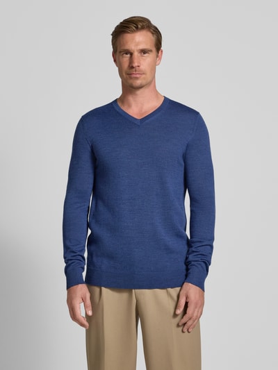 Christian Berg Men Sweter z dzianiny z mieszanki wełny merino z dekoltem w serek Jeansowy niebieski melanż 4