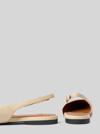 Vagabond Pumps mit Blockabsatz Modell 'Hermine' Offwhite 2