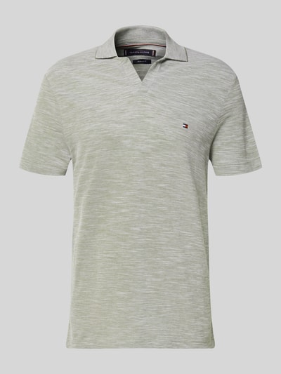 Produktfoto, Regular Fit Poloshirt aus reiner Baumwolle von Tommy Hilfiger in Melange-Optik mit Logo-Stitching, V-Ausschnitt, Kurzarm.