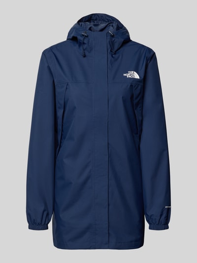 Produktfoto, Regular Fit Parka mit Logo-Print Modell 'Antora' von The North Face, granatowy kolor, wpuszczane kieszenie, kaptur z tunelem, elastyczne zakończenia rękawów, długość tyłu w rozmiarze S 74 cm, szerokość ramion w rozmiarze S 39 cm, szerokość klatki piersiowej w rozmiarze S 50 cm, długość rękawów w rozmiarze S 64 cm