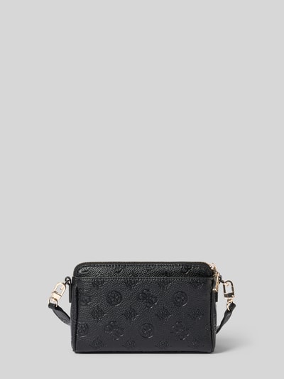Produktfoto, schwarze Handtasche mit Label-Applikation Modell 'CRESIDIA II' von Guess, Logo-Muster, Reißverschluss, strukturierte Oberfläche, Schulterriemen, Maße 22x15x7 cm, goldene Details, Länge Schulterriemen 120 cm