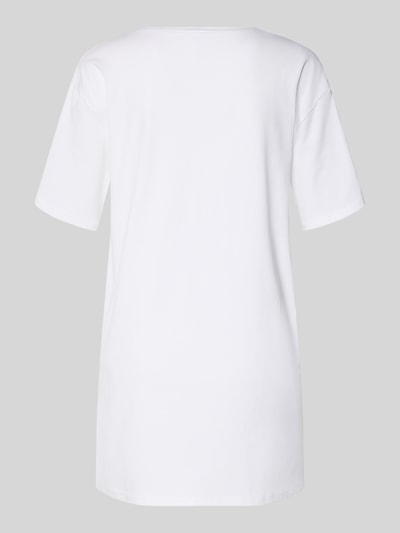 Vrouwenmodel draagt Relaxed Fit Schlafshirt met motiefprint van Skiny, wit katoenmix, ronde hals, relaxed fit, motiefprint, volledige lichaamsaanzicht achterkant.