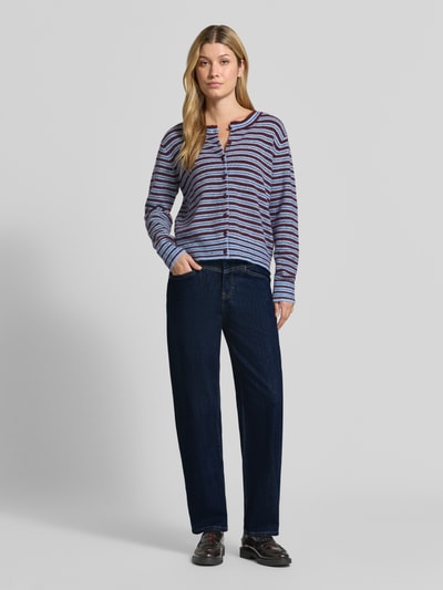 Vrouwenmodel draagt Barrel Jeans uit mix van modal en katoen model 'Mari Cosmo' van OPUS PANTS, donkerblauw, Ganzichaamsaanzicht van voren. Dames Barrel Jeans van OPUS PANTS.