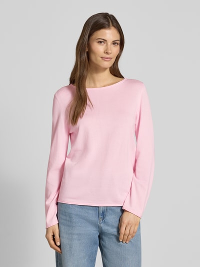 Modelka kobieca nosi Regular Fit Strickpullover aus Baumwoll-Viskose-Mix von s.Oliver RED LABEL, efekt: jednolity kolor, okrągły dekolt, długi rękaw, zakończenia zrolowane, dzianina, mieszanka bawełny i wiskozy, jasnoróżowy, gładka faktura, widok całej sylwetki z przodu.