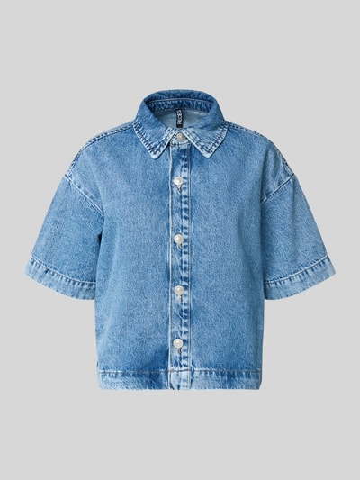 Produktfoto, Loose Fit Jeansbluse aus reiner Baumwolle Modell 'SKY' von Pieces, blaues Denim, einreihige Knopfleiste, Hemdkragen, kurzarm