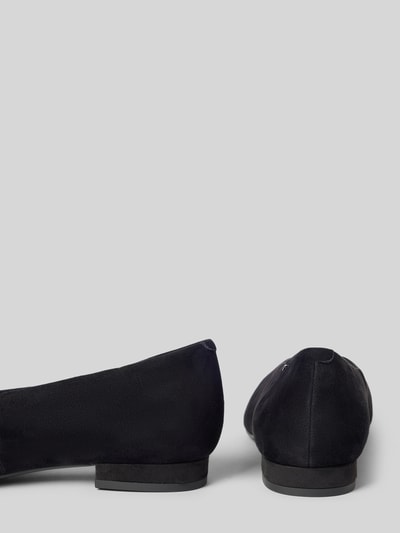 Produktfoto, schwarze Ballerina aus echtem Rindsleder von Tamaris, glatte Oberfläche, klare Linien, Damen Ballerina von Tamaris