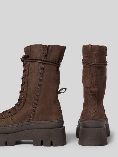 Produktfoto, Stiefel aus echtem Leder mit Schnürverschluss von Copenhagen in Braun, profilierte Sohle, runde Form, strukturierte Oberfläche, Absatzhöhe 5 cm, Schafthöhe 26 cm, Schaftweite 14 cm