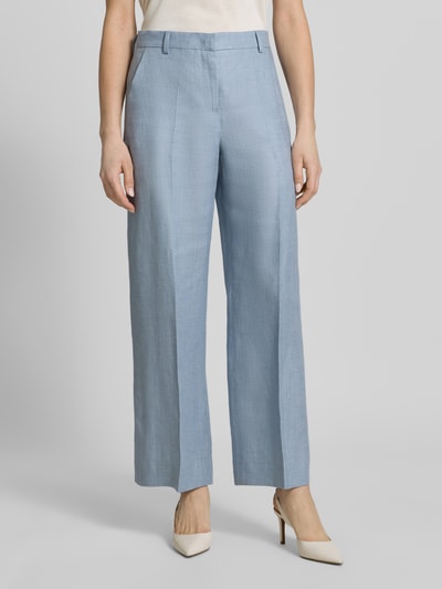 Vrouwenmodel draagt Regular Fit straight Leg pantalon uit puur linnen model 'MALIZIA' van Weekend Max Mara in gemêleerde look met riemlussen, haak- en verborgen ritssluiting, zijsteekzakken en achterzak, lichtblauw, materiaalverwerking: geweven, pasvorm: regular fit, voorkant, detailopname bovenlichaam