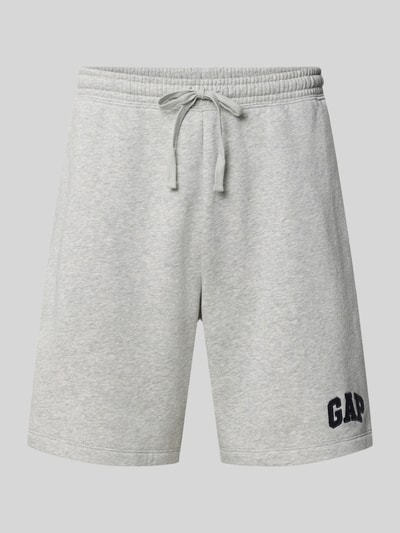 Produktfoto, Straight Fit Shorts mit Logo-Stitching Modell 'Heritage' von GAP in Hellgrau, Baumwoll-Mix, elastischer Bund, Frontansicht